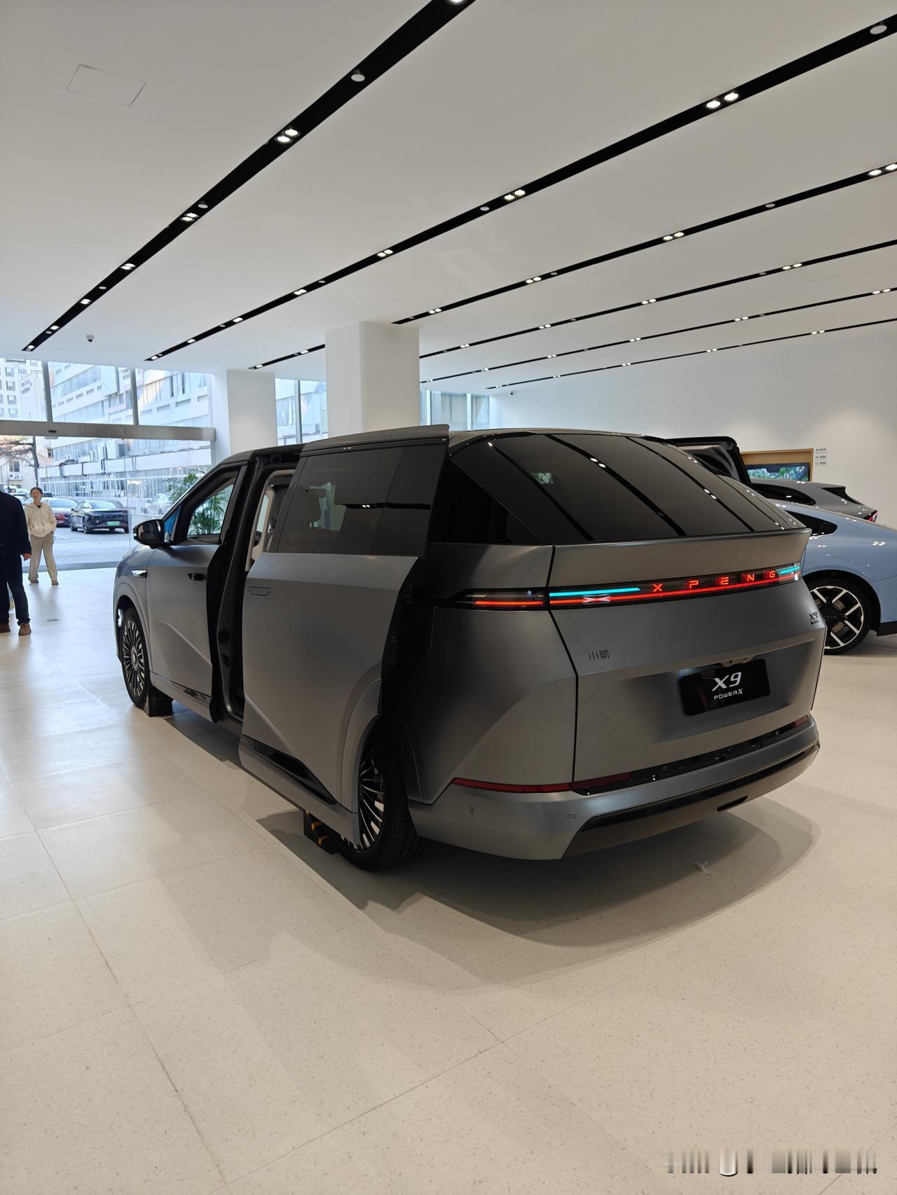 我之前是一直提示大家投资不能只看市盈率市净率，尤其在判断一些科技成长企业时。
小