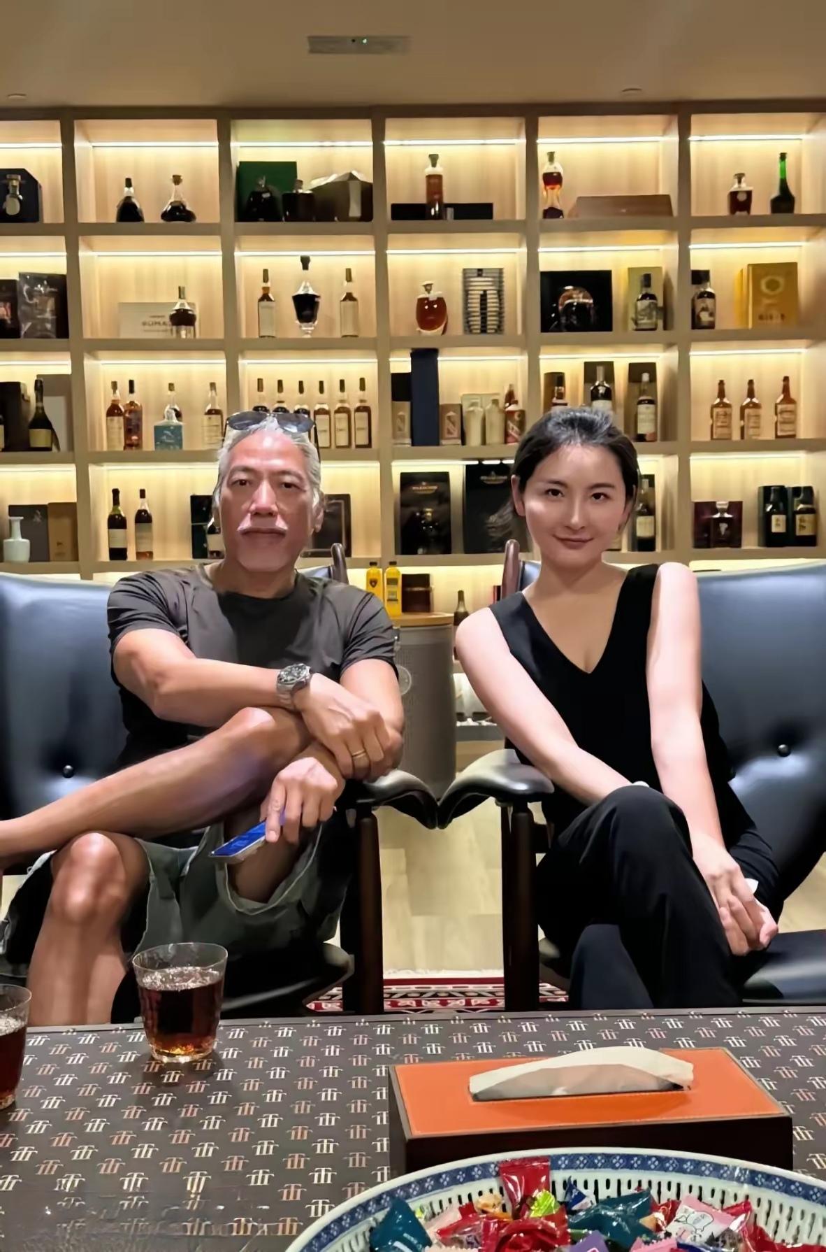 张耀扬，绰号乌鸦，今年62岁，。这照片不知怎么回事，这么不修边幅的，胡子拉碴，还