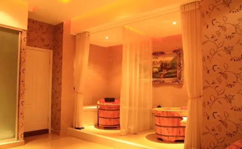 三名印度人搞垮一家哈尔滨的高端洗浴中心，此事着实令人哭笑不得。听闻该洗浴中心接待