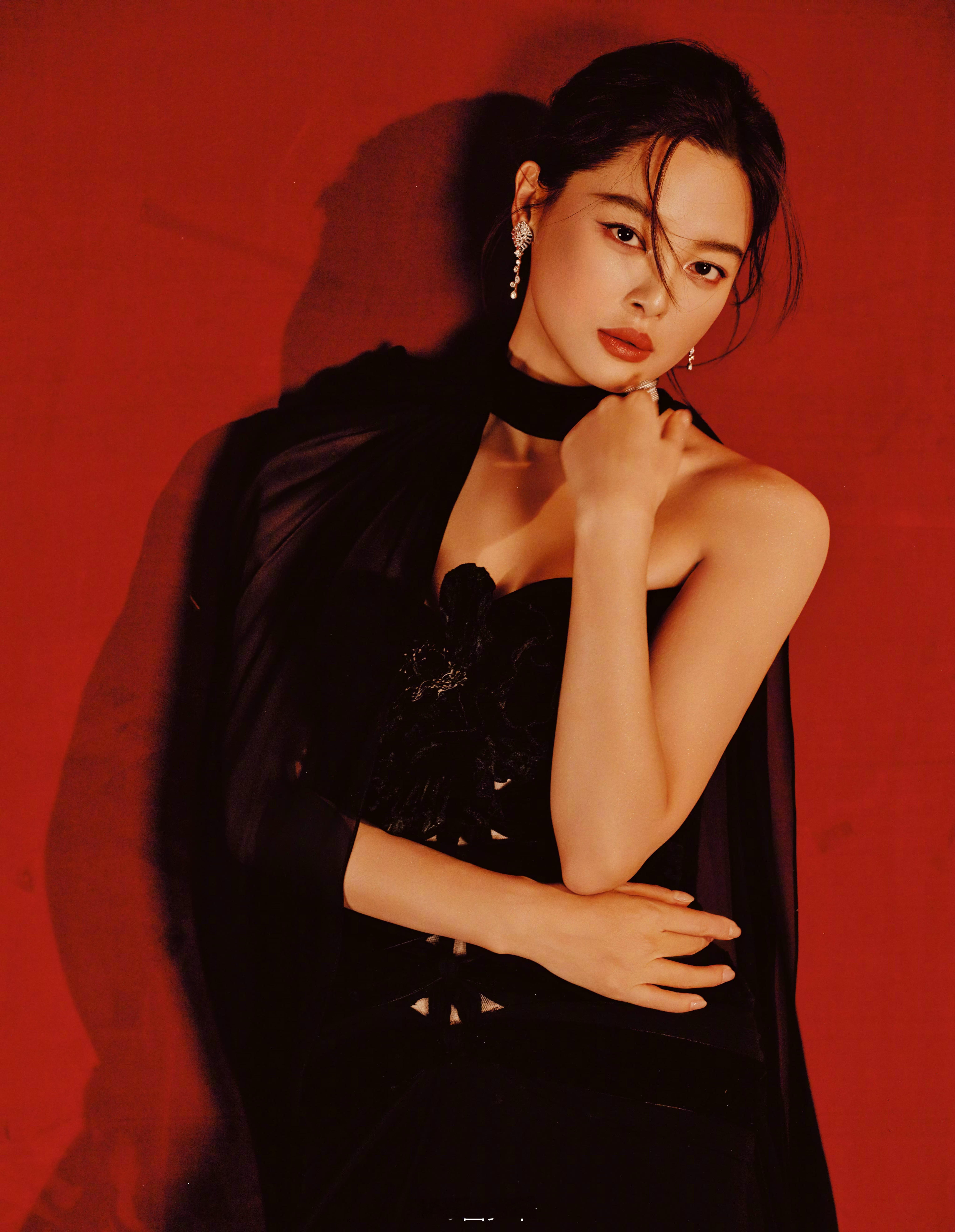 85后第一个威尼斯影后不坐C位谁坐C位？不服气的人都拿一个看看，我支持微博之夜的