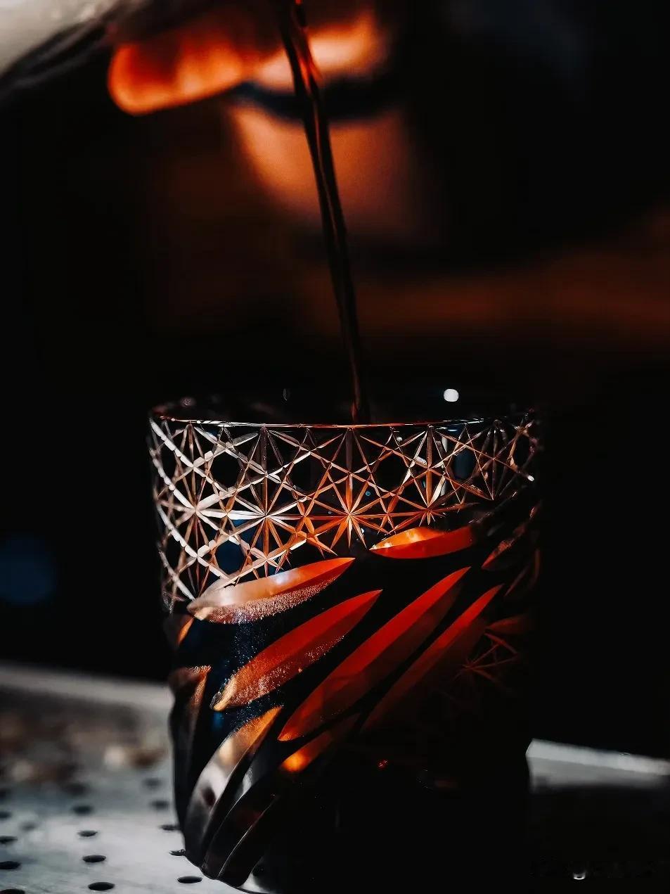 🍸当酒遇上中国茶！SUMA解锁微醺新姿势✨

在春城的夜晚偷一口微醺时光🌆