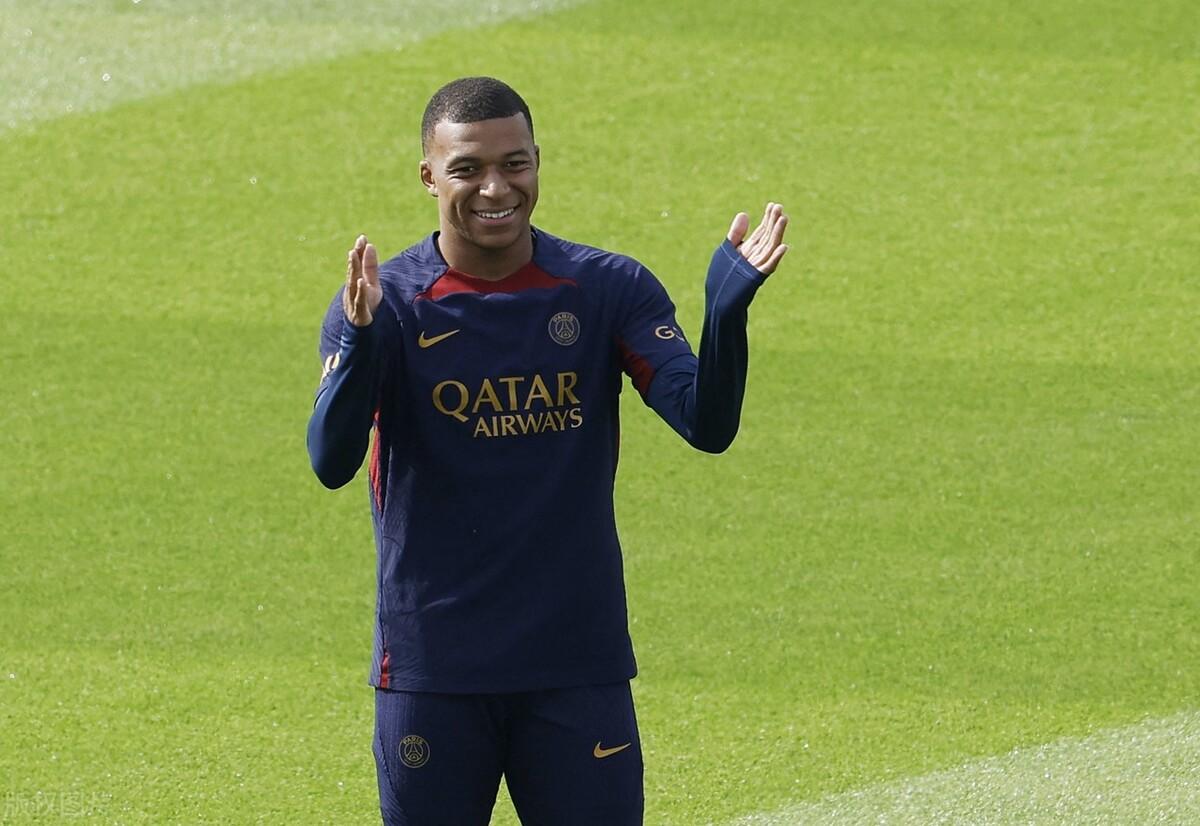 牙都快笑掉的姆巴佩，和恩里克如此亲密，难道不想他下课吗？[我想静静]巴黎剩姆院，