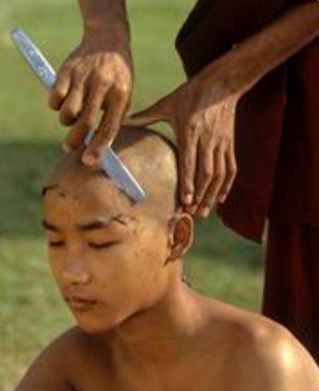 泰国46岁的陆军现役中士阿塔西用9mm军用手枪向未婚妻连开两枪

泰国披集府46