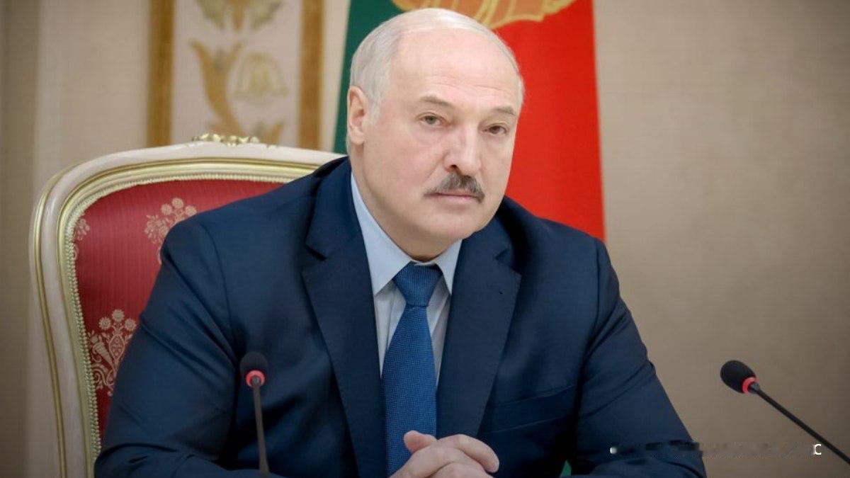 白俄罗斯总统卢卡申科接受RT采访时放话：如果白俄罗斯遭袭，俄罗斯将动用全部武器库