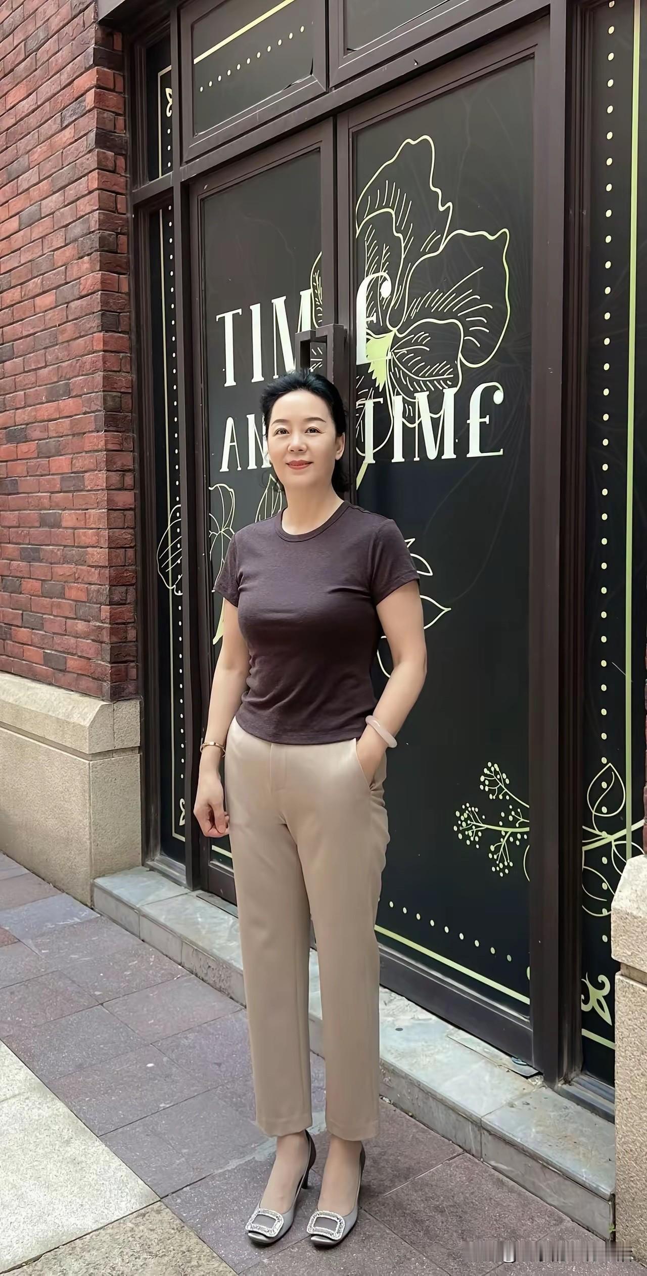 一个女人就是一个家庭的风水
妻贤夫祸少
贤就是贤内助
贤惠不计较的意思
打个比方
