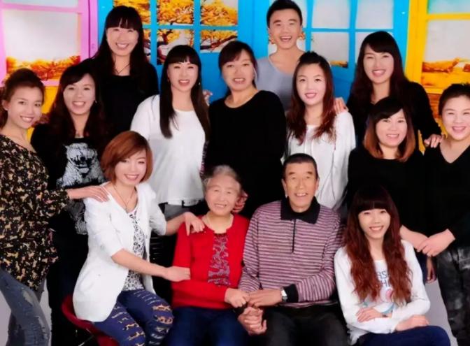 山西一对夫妻，生了11胎全是女儿，丈夫眼看妻子生不出儿子，无奈决定放弃，谁料，1