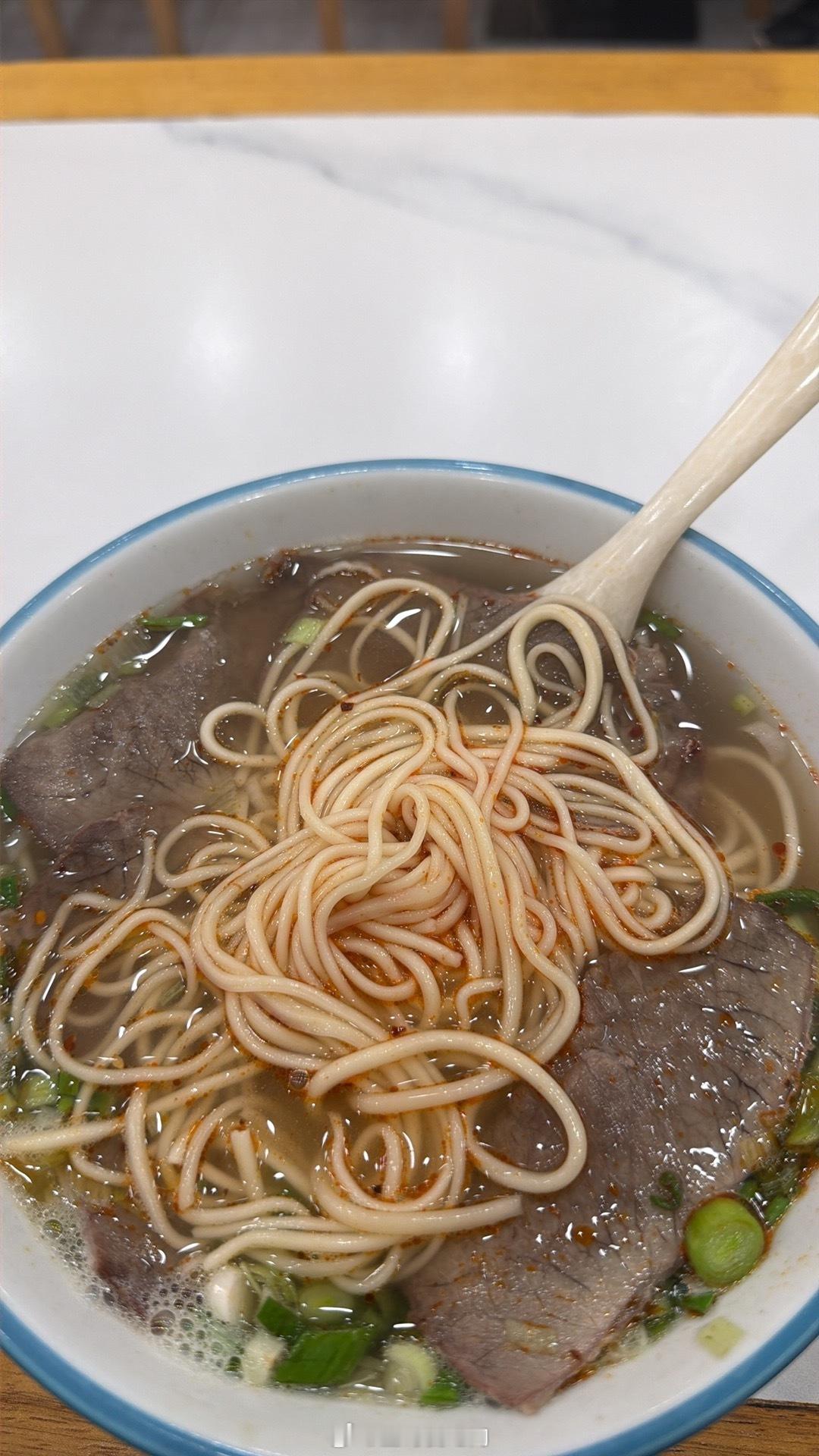 我今天没吃饭（只吃了几块红薯块）出门健身练了个下肢 差点晕倒 然后还饿的犯恶心 