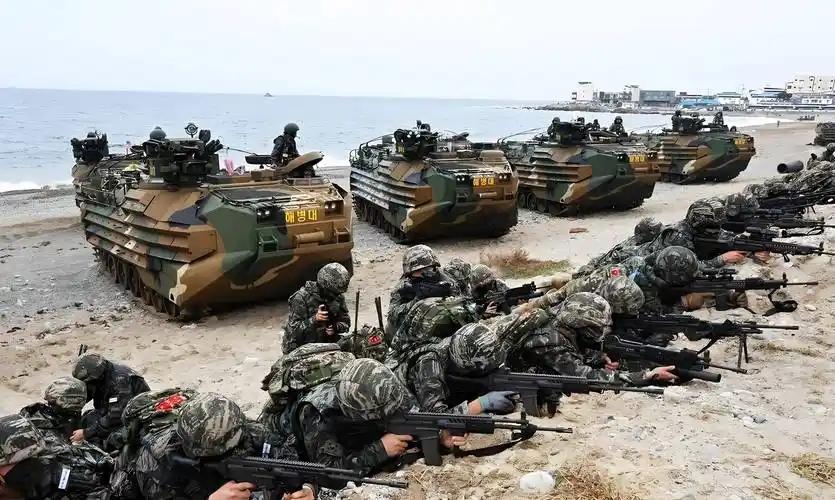 台湾回归在即！问题来了，当部队开始登陆，履行接管台湾的责任时，台湾还有30万武装