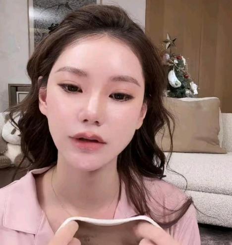 同一个坑不会踩两次？汪小菲的两任妻子都选择了异地分居，把婚姻过成了别离。
汪小菲