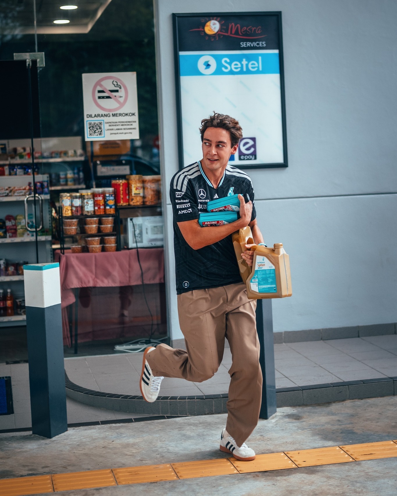 petronasmotorsports更新一则👇🏻George和Kimi的进
