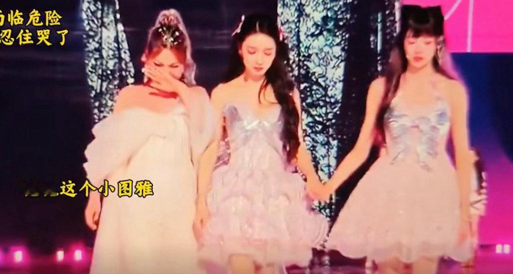 乌兰图雅鼻子都哭红了乌兰图雅要碎了者来女淘汰我们者来家族 