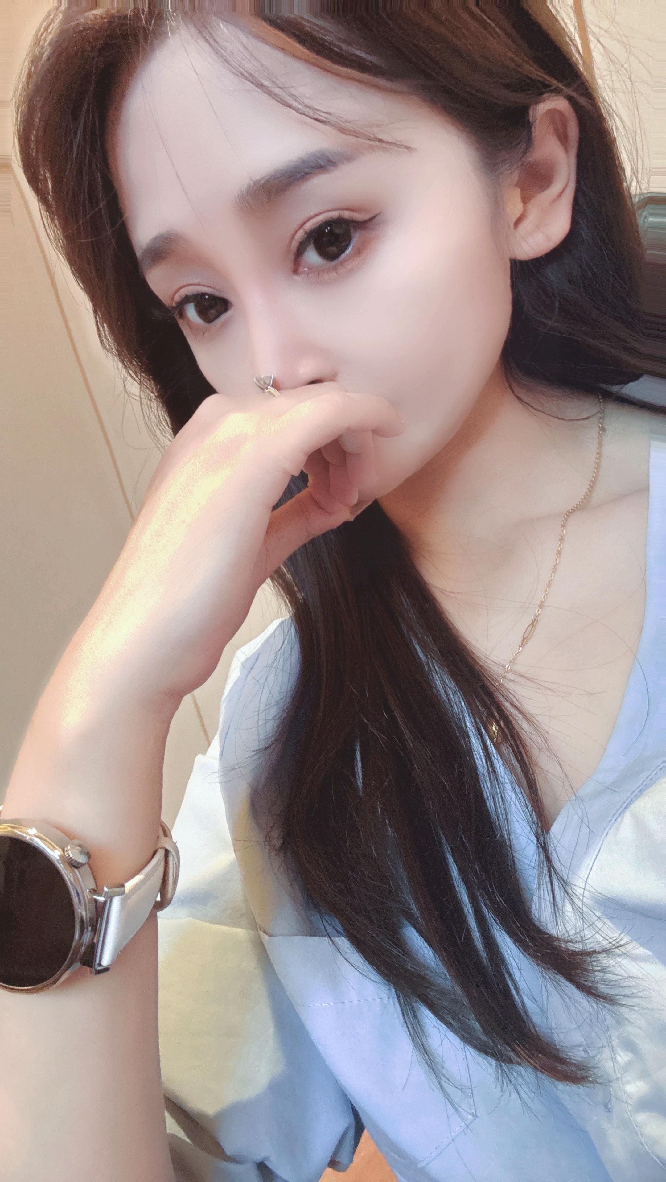 其实雨不大, 是天色渐晚, 是回忆泛滥, 是诸多遗憾, 是我没带伞。