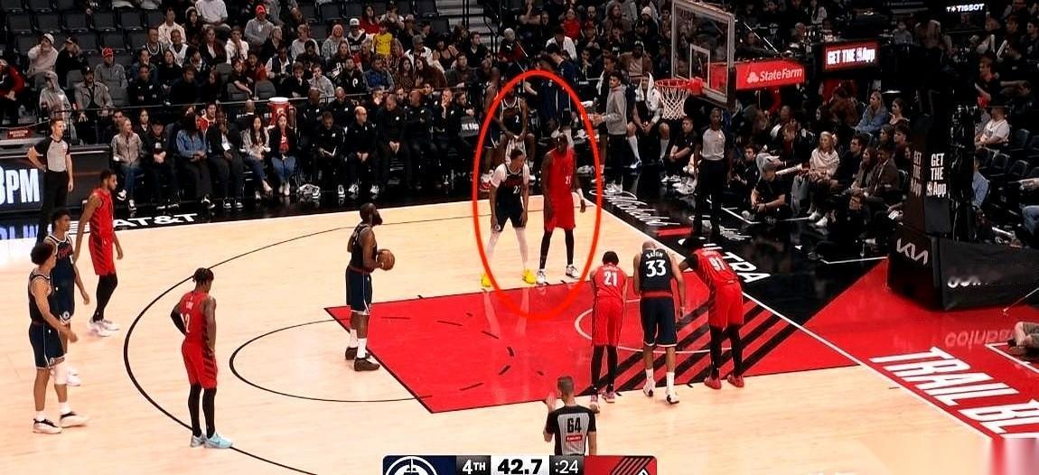 就剩40多秒了。
比赛早就花了，输得底裤都不剩。所有人都在等那个时刻。
结果教练