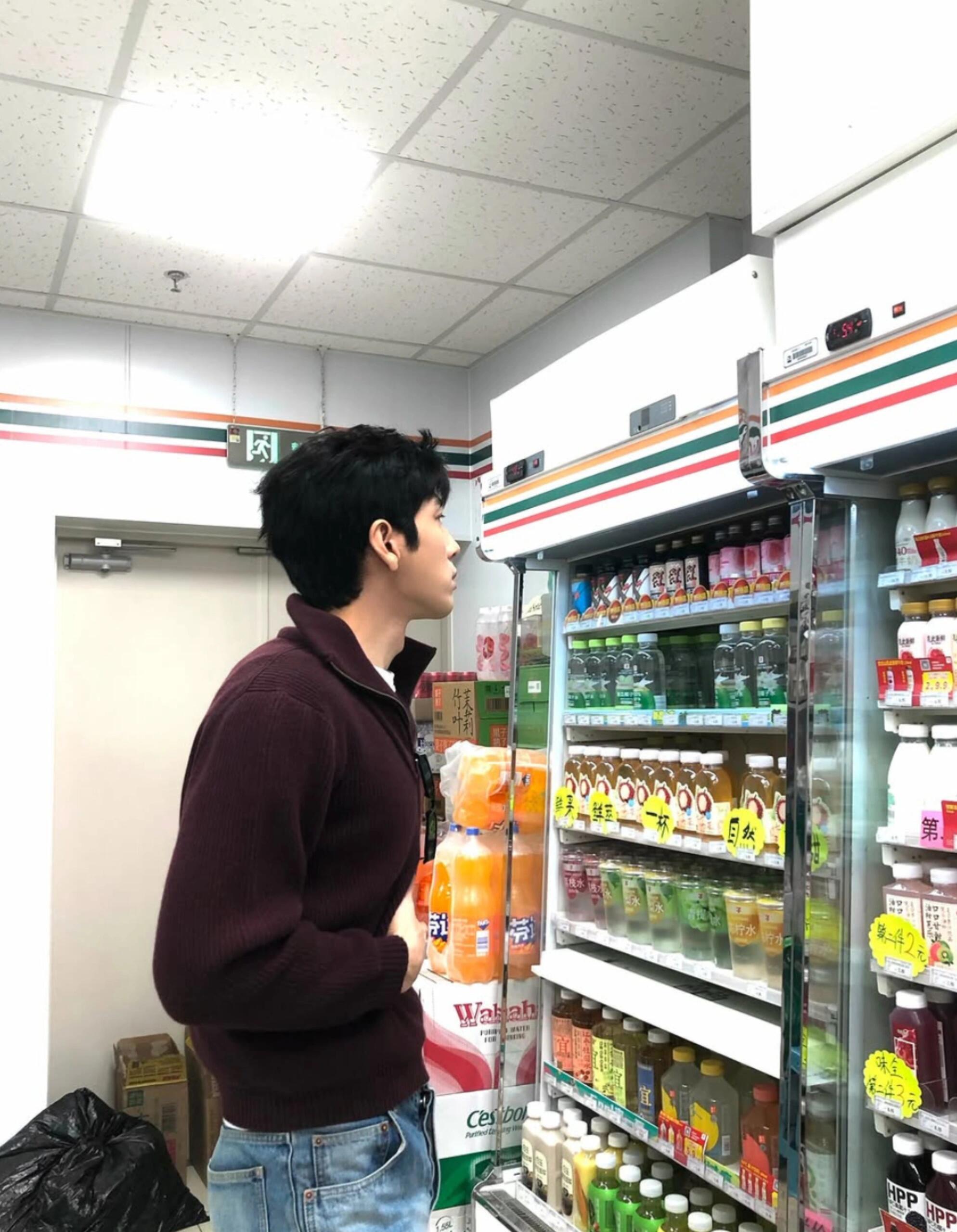 井柏然ig更新了手写信感谢海外观众🥺“愿我们都能在爱里找到真实的自己”井柏然写