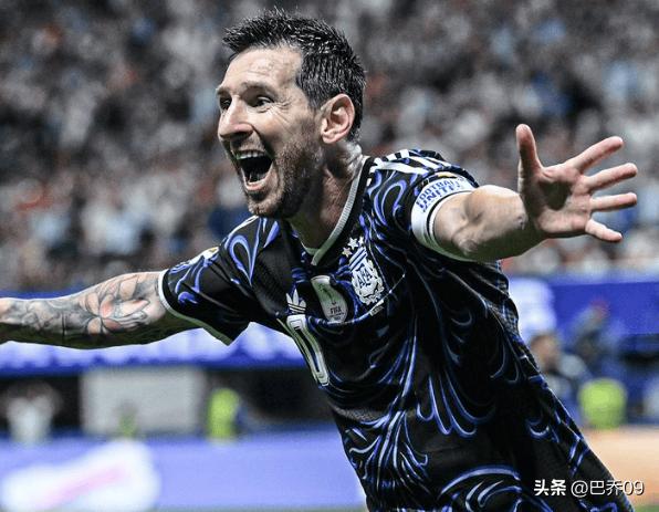 史诗逆转！阿根廷2-1绝杀英格兰挺进决赛，梅西两助攻书写传奇纪录
 
北京时间7