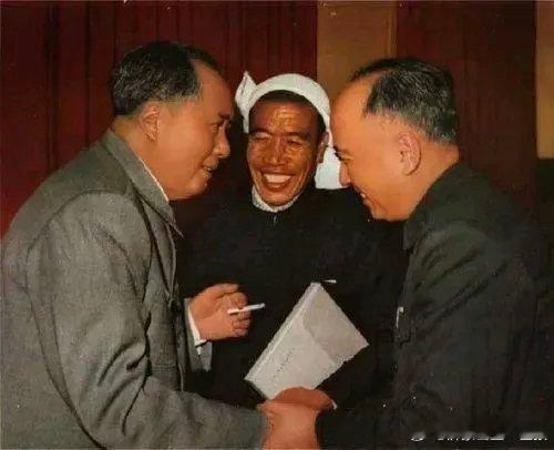 【过河不能只凭摸，毛主席与钱学森的“过河论”才是正解】     在谈论国家发展、