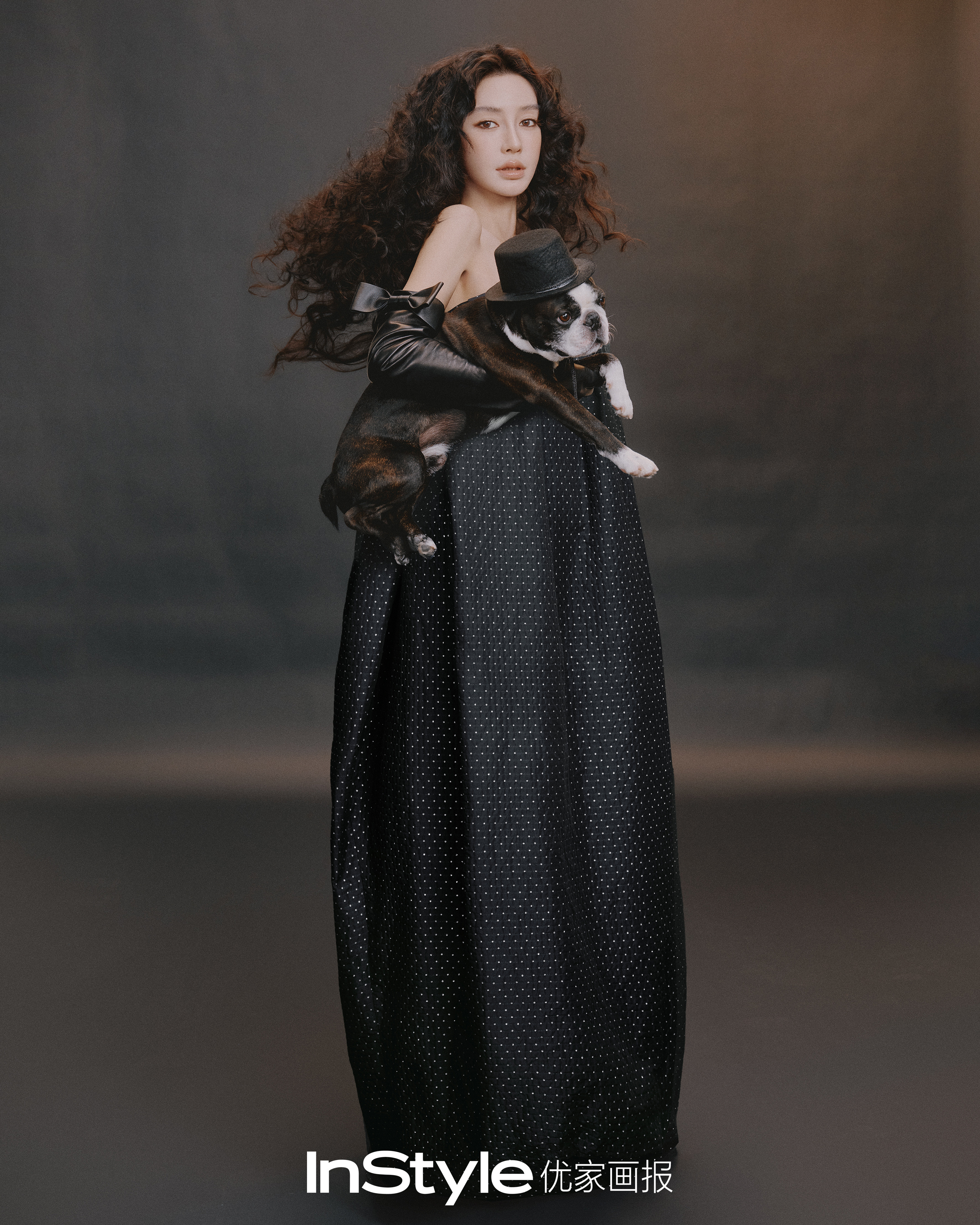 Angelababy 登上《InStyle 优家画报》七月刊封面，蓬松复古羊毛卷