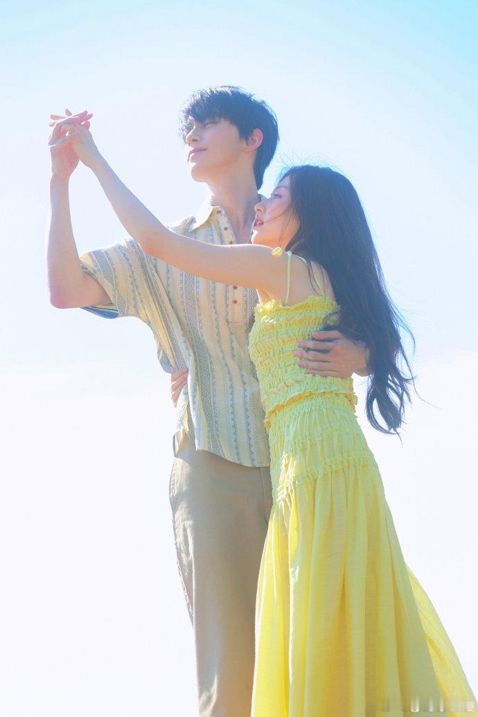 敖瑞鹏李兰迪 开启人生新副本不是吧不是吧，敖瑞鹏和李兰迪这氛围也太搭了！一个乖乖