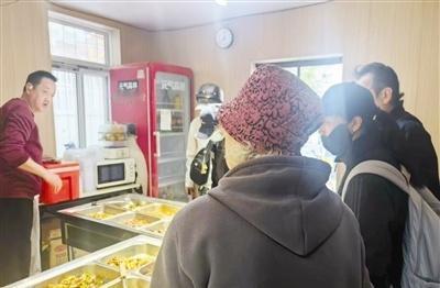 【以前凑合吃 现在顿顿香！这个社区的老年人就餐找到“新据点”】近日，红桥区邵公庄