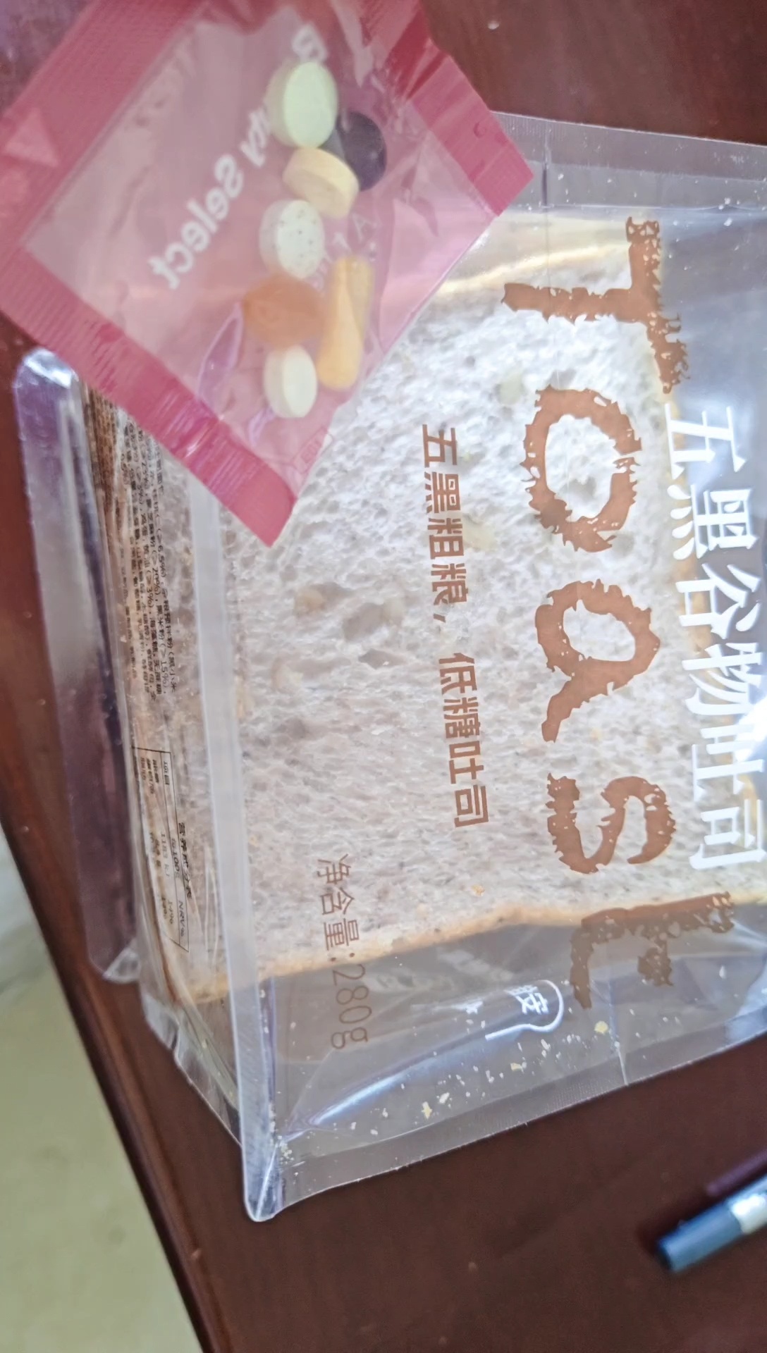 早上吃什么 一片粗粮面包一包维生素不饿没胃口胖了5斤粗粮