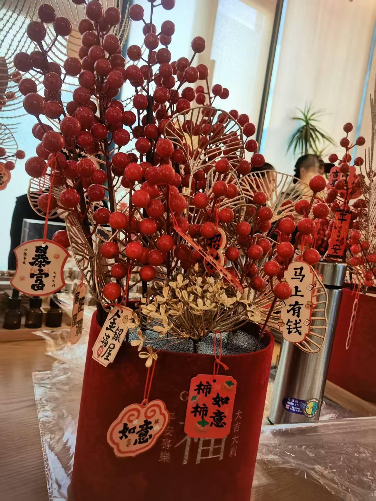 @天南地北大拜年天南地北大拜年
今年过年是一点过年的准备都没有，家里也就是在过年