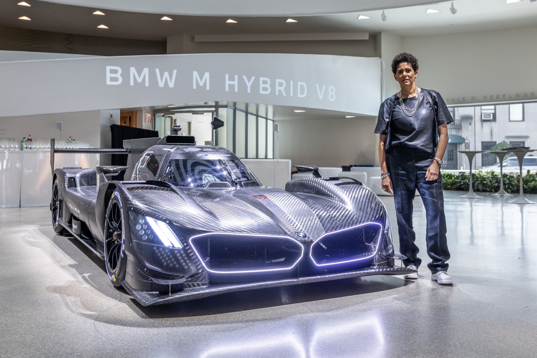 破案了，宝马今年#WEC# 的号码20代表第20台艺术车涂装由艺术家Julie 