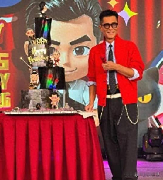 半蹲、沙哑与扣纽扣：古天乐56岁生日会为何比演唱会还认真。