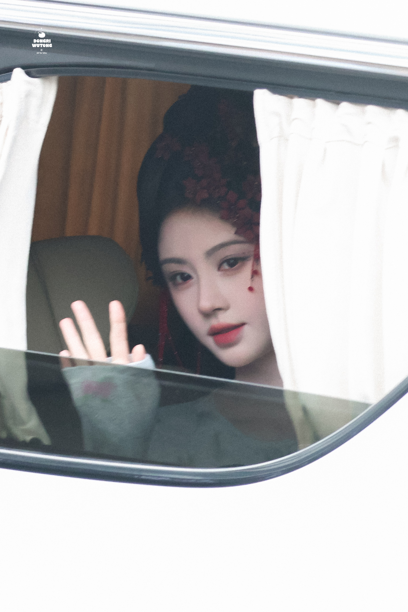 鞠婧祎苏绿夏鞠婧祎万花世界 今日出妆 是红花呀 ​​​