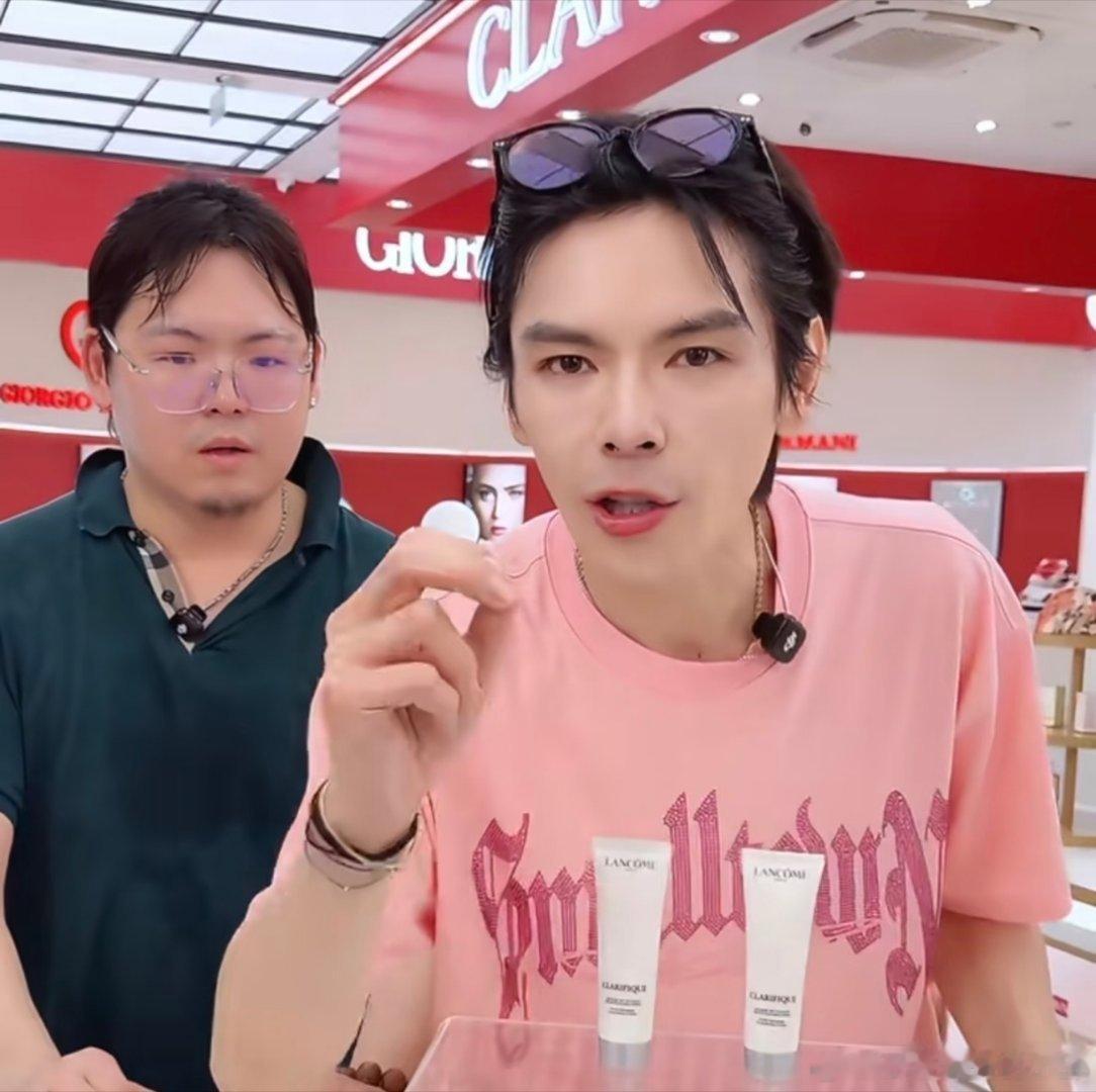 向佐回应向佑疑似躯体化妈耶，向佐和他弟太欢乐了，幸福感溢出屏幕了。太喜欢向佐和他