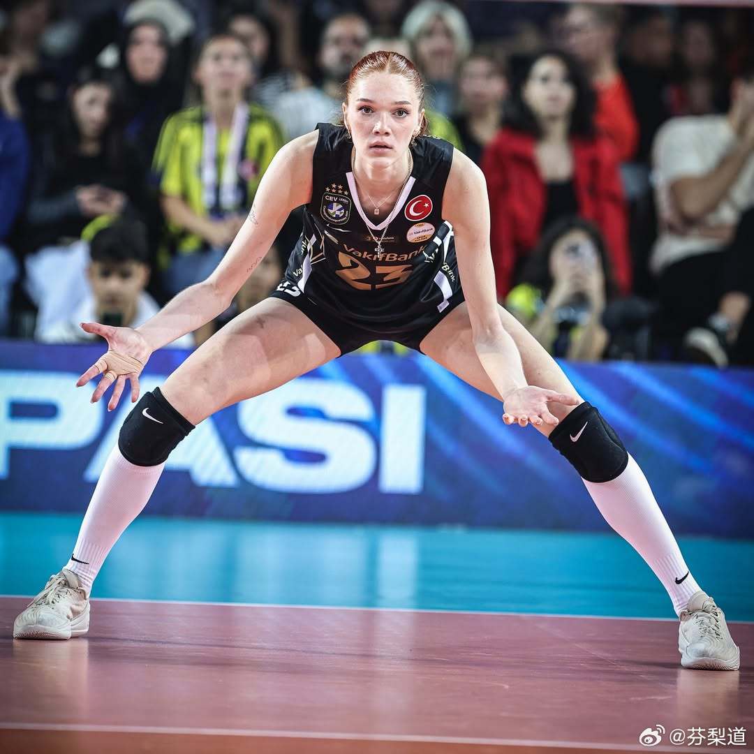 国际排坛动态马尔科娃谈去年手部缝13针事件 那是训练中的一次意外。当时我和队友都