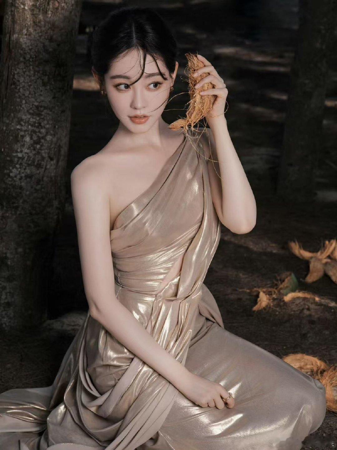 祝绪丹加盟和颂传媒重磅官宣来袭！祝绪丹与和颂传媒强强联手，坚守演员初心打磨作品，