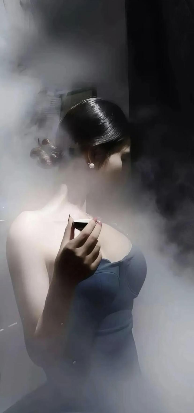 走过半生,你最大的感悟是什么?人与人无法共情，我们终其一生，有一个昧着良心站在你