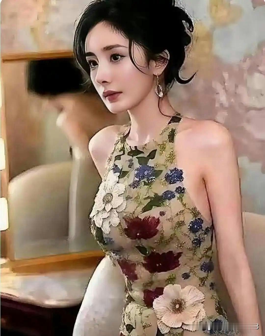 杨幂其实从来都不缺人追，但不少男生都不敢主动凑近她。

这跟长相一点关系都没有，