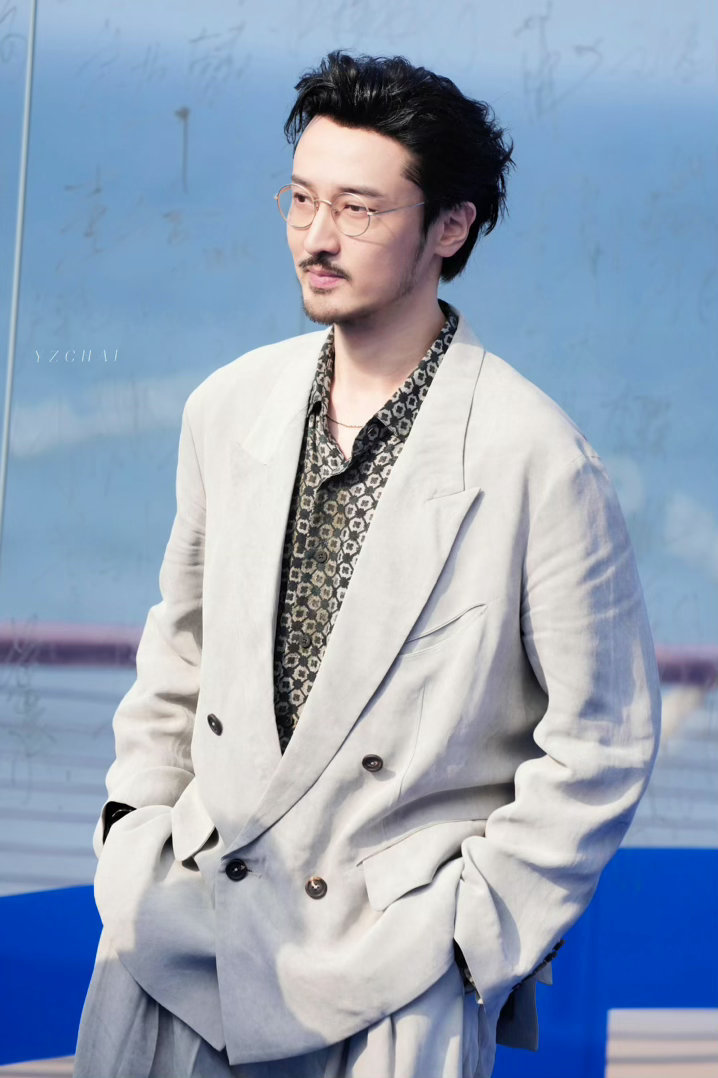 王传君状态太好了王传君完全Daddy 光是站在那里氛围感就到位，王传君daddy