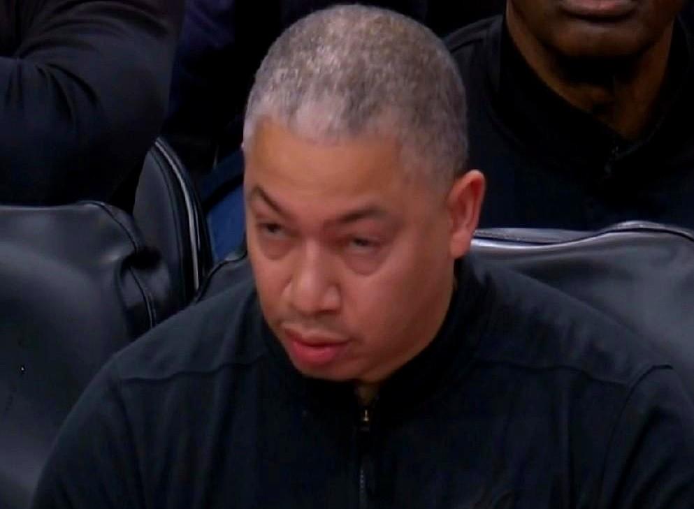 说实话，我对我们目前的处境感到一丝担忧，但还没完全失望。

快船三连败后，主教练