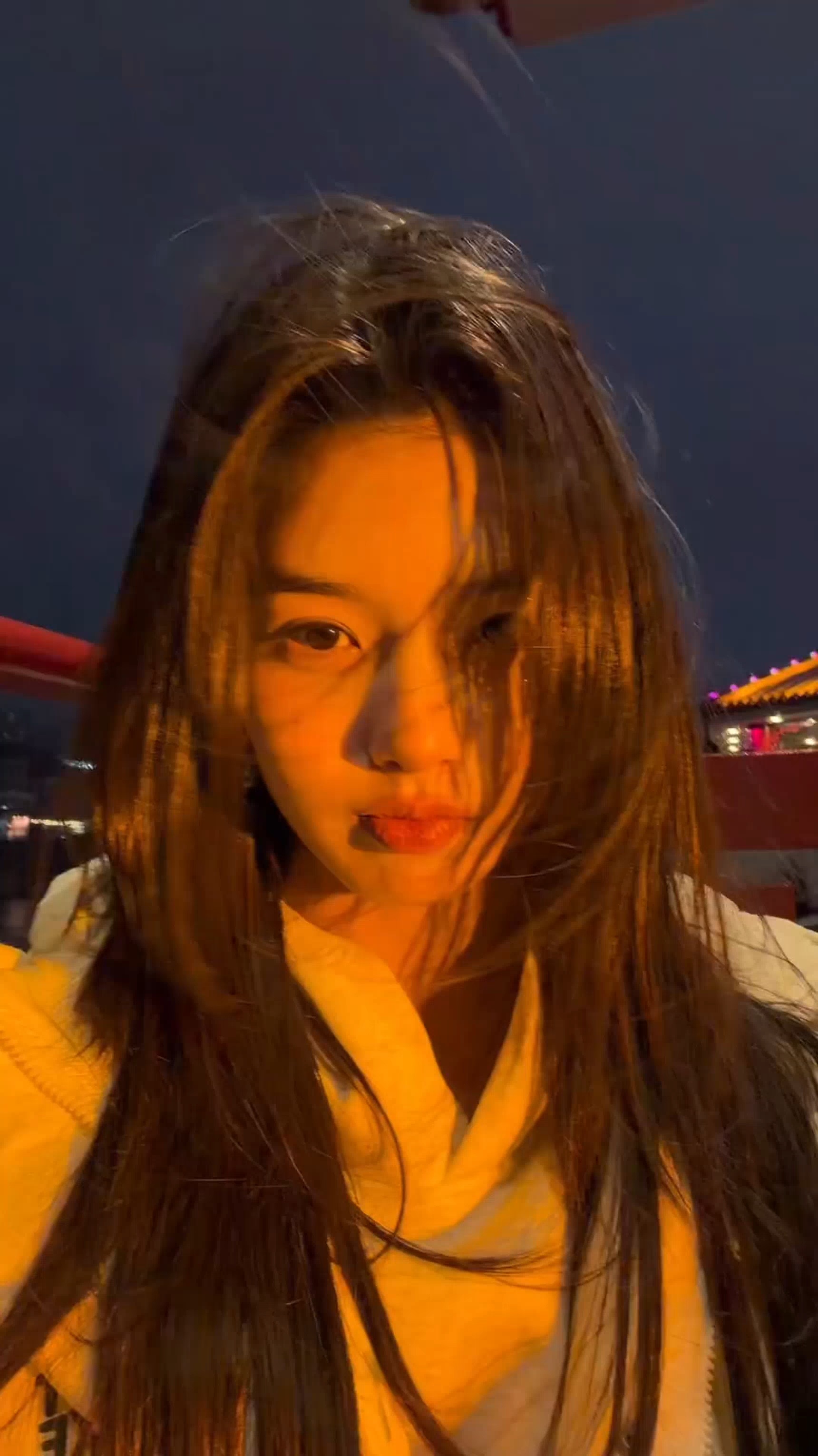 感觉艾米每次荧屏亮相都是有效出演哎从电影《长津湖》里面的红围巾小女孩到《云之羽》