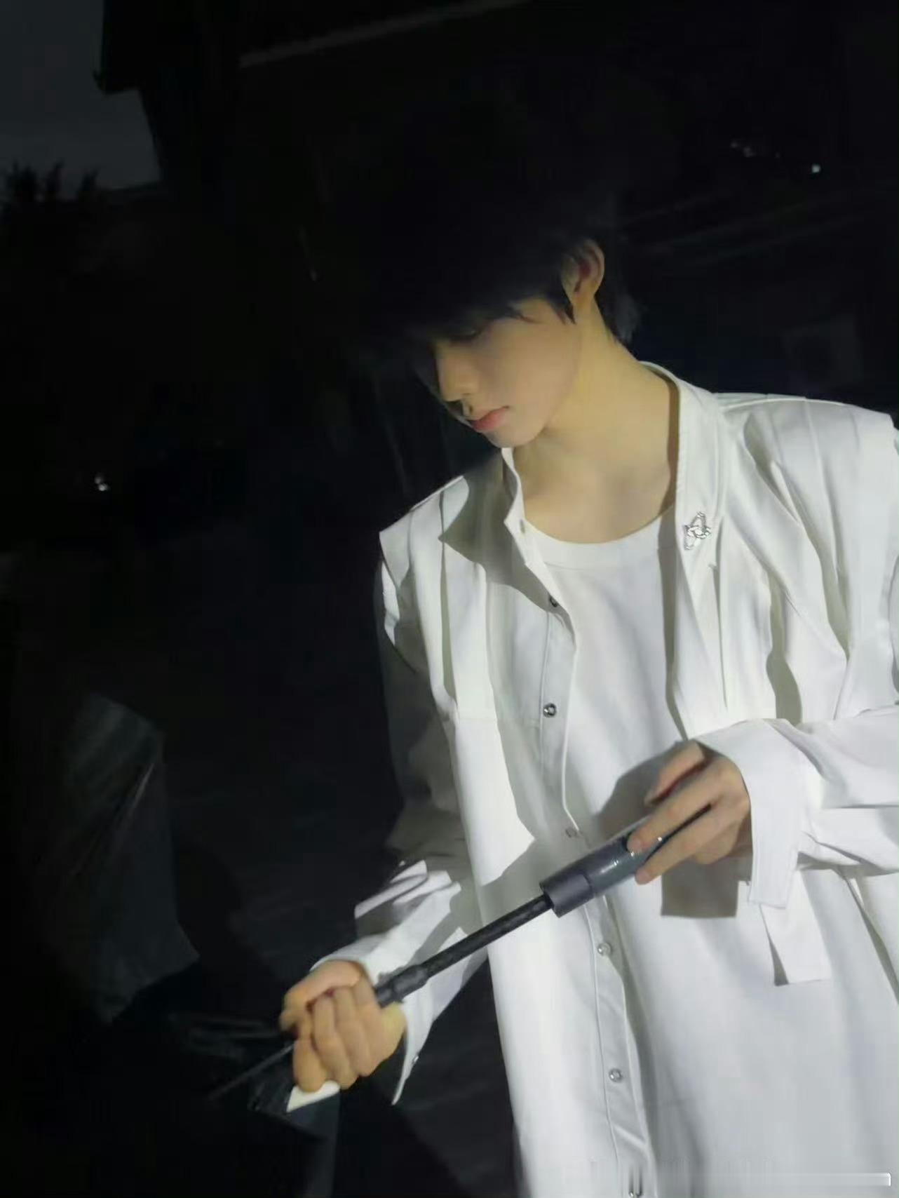 陈奕恒泡泡安慰没抢到票粉丝TF家族四代练习生陈奕恒了解到不少粉丝抢线下演出门票失