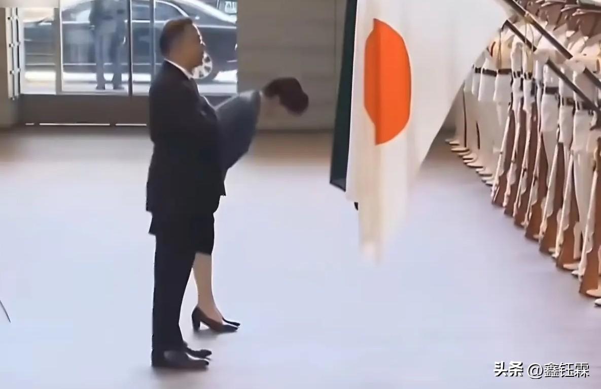 别说日本这群政客，真的是很无耻啊，特别是跟国旗行礼这事，不少领导人都被其算计得苦