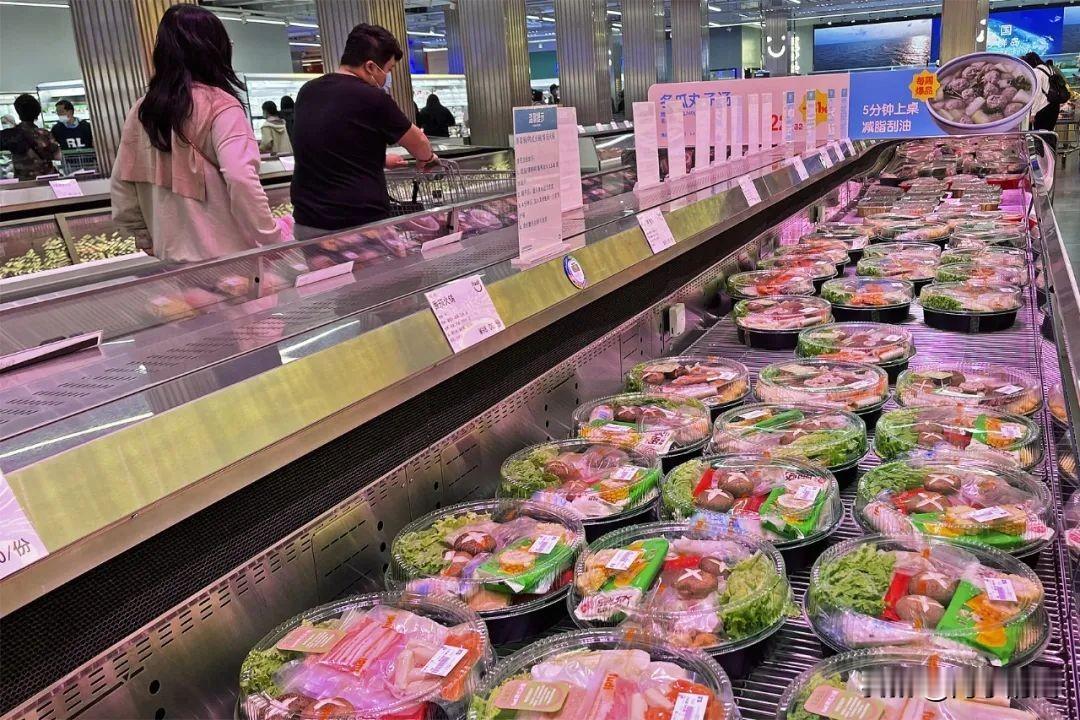 预制菜的问题在于两个：1、口味，因为是预制并经过冷冻处理，所以大部分预制菜都做不