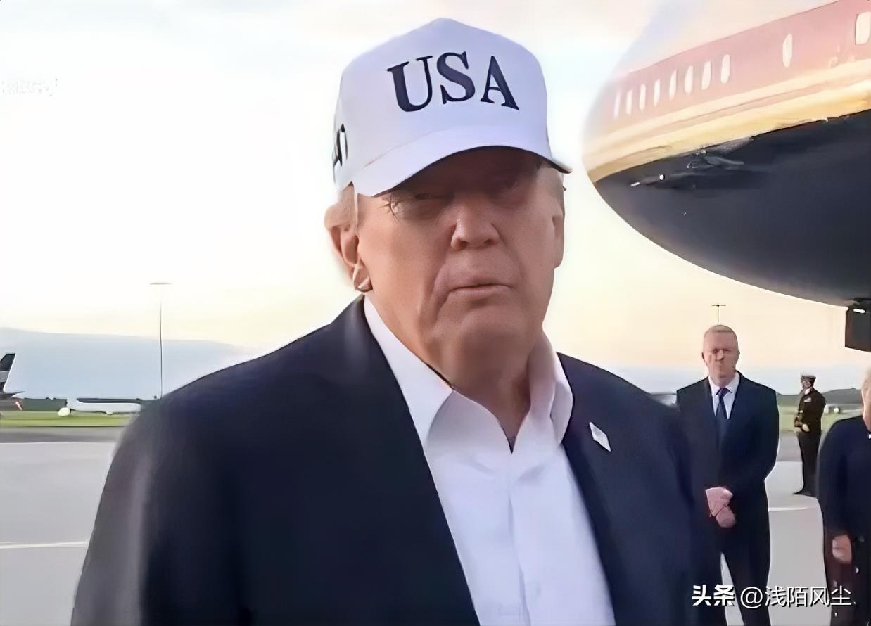 特朗普在离开爱尔兰登机前接受记者提问，现场自夸支持率与执政成绩，称“宏大美好的法