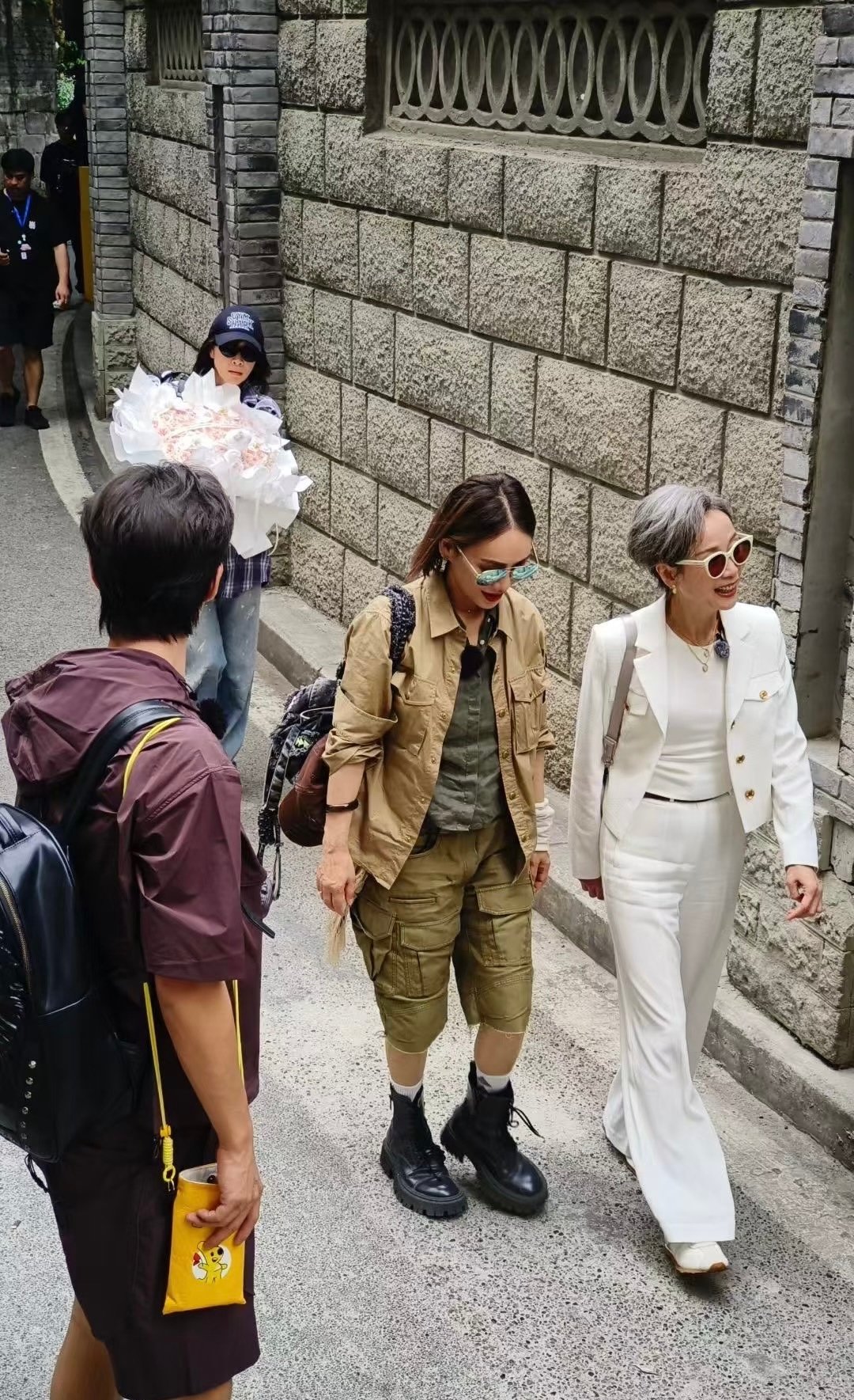 一路繁花入围白玉兰一路繁花回应入围白玉兰奖 玉兰芬芳相伴，繁花自有光芒，静候高光