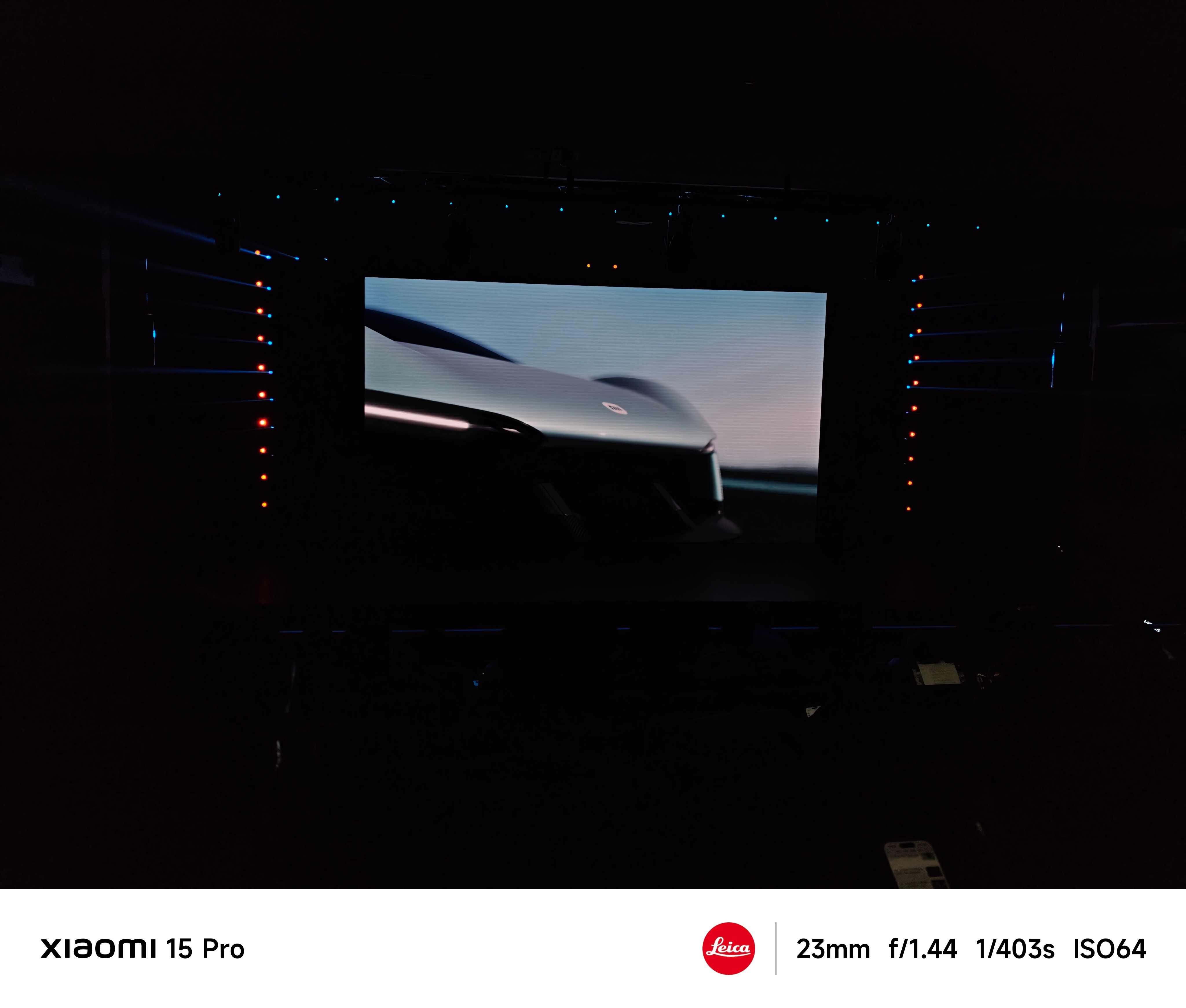 刚刚去参观了一下小米手机智能工厂，发布会场地这次也是小米自己的！刚新小米 SU7