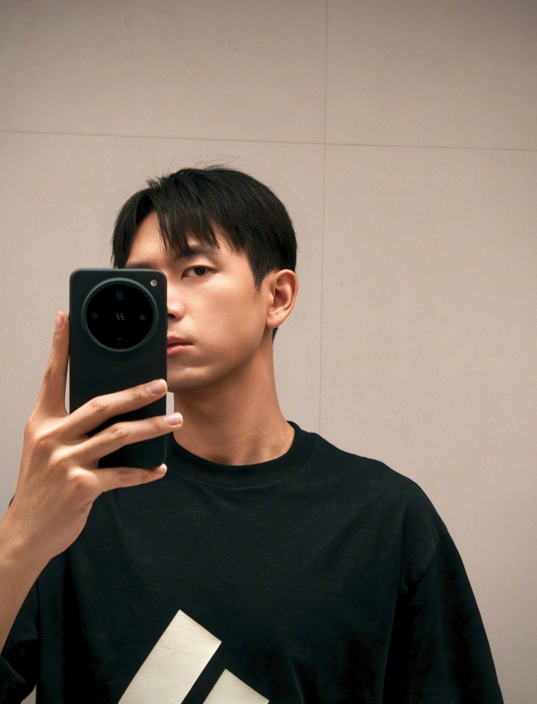 李现晒清爽帅气自拍营业了。 ​​​