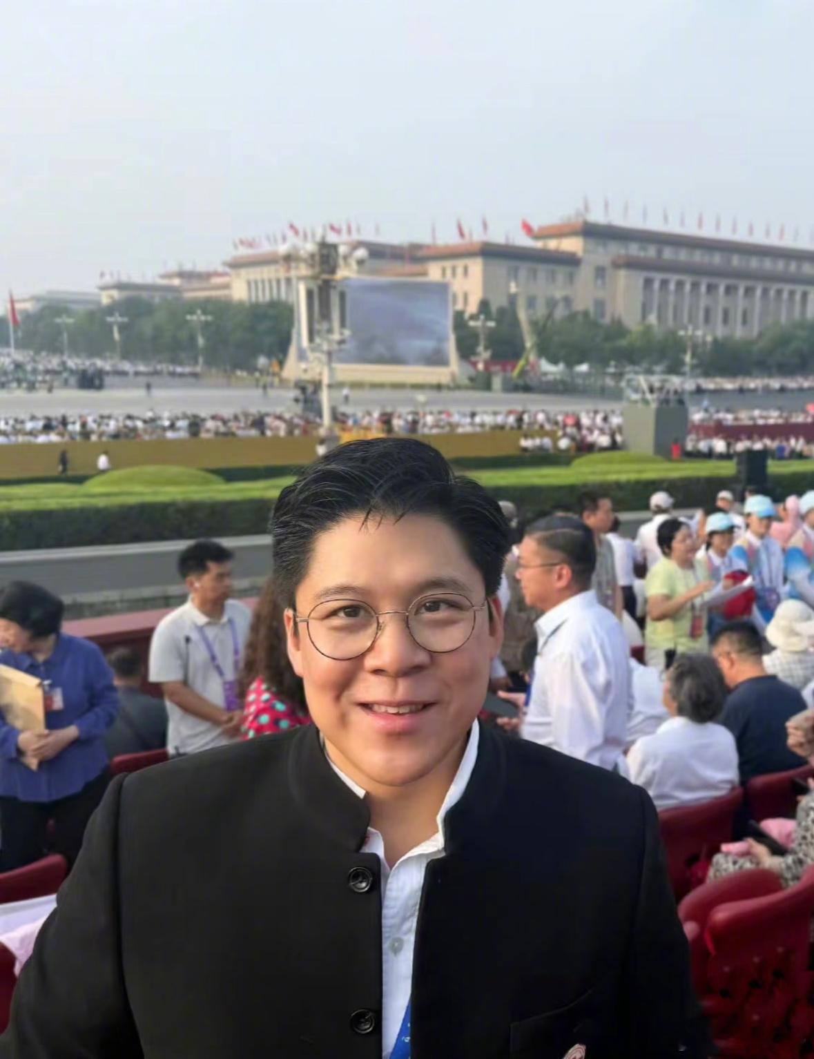 去现场观礼的明星九三盛大阅兵 原来霍启刚今天也去了！ ​​​