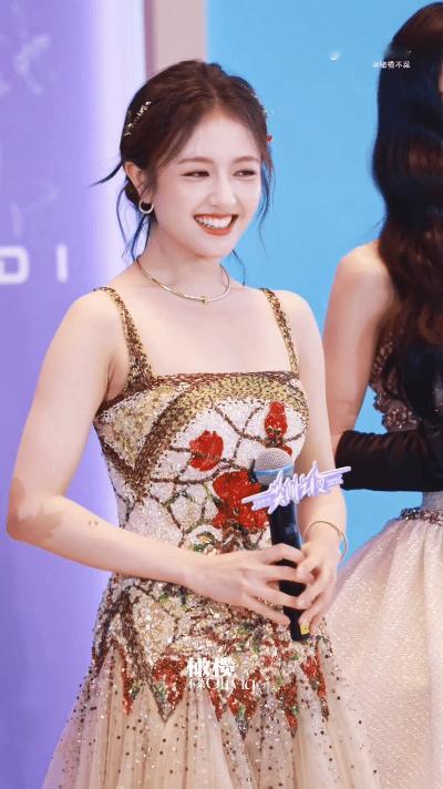 李兰迪今天完全油画少女 好喜欢尖叫之夜的李兰迪今天完全油画少女，又美丽又让人觉得