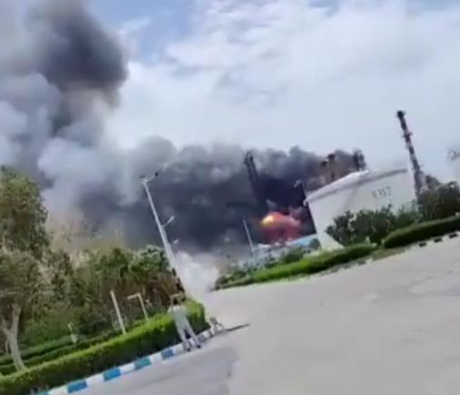 阿联酋独自对伊朗开战了，出动大批幻影和翼龙2，德黑兰果断猛烈报复！

4月8日，