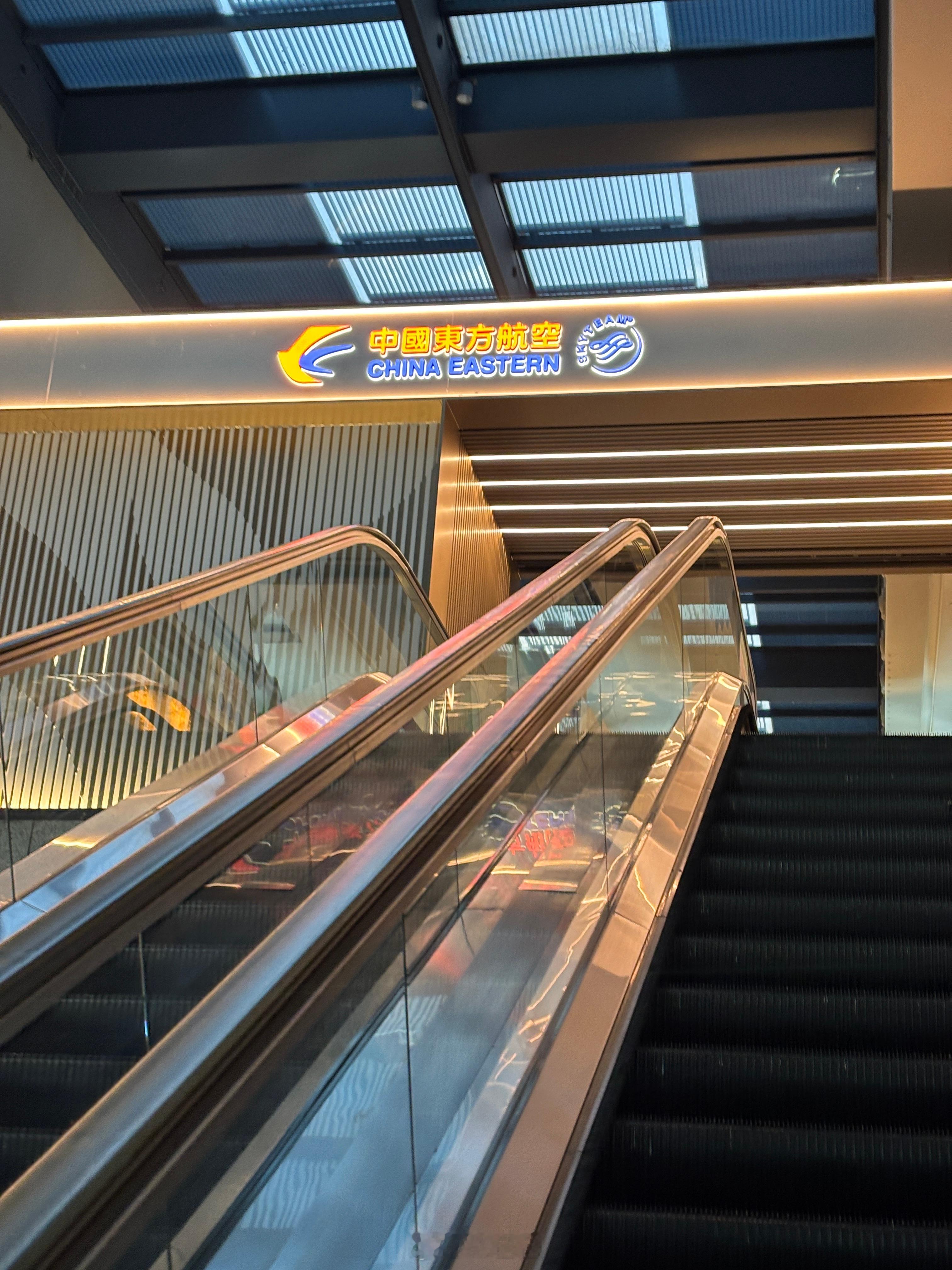 北京车展 坏消息是 安检的时候，你给我的拍摄设备，我发现忘记带一个核心安装部件好