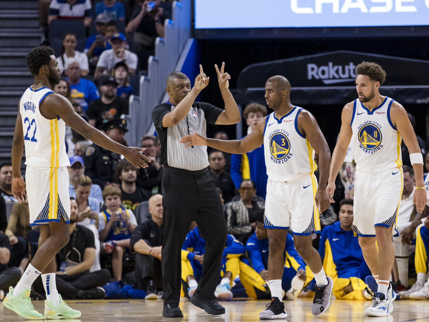 科尔谈到了劝说克莱打替补的过程：克莱一开始并不太接受让其打替补的安排，并对科尔、