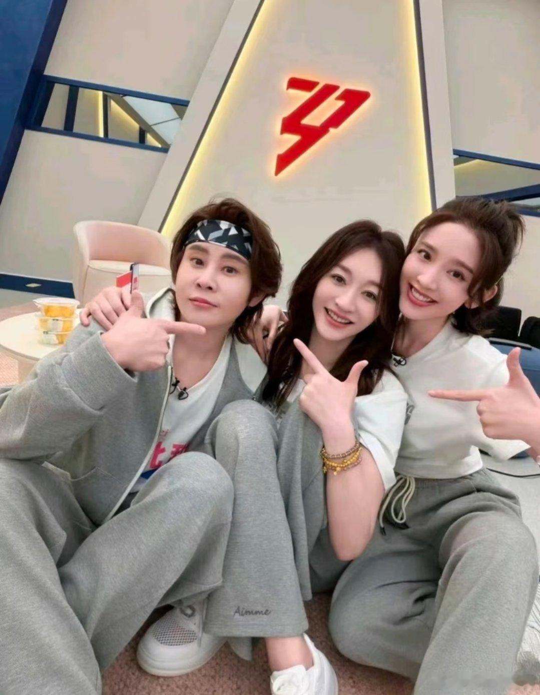 李小冉对王濛说大人说话别插嘴乘风2026 笑到停不下来！谁能想到霸气濛主，在李小