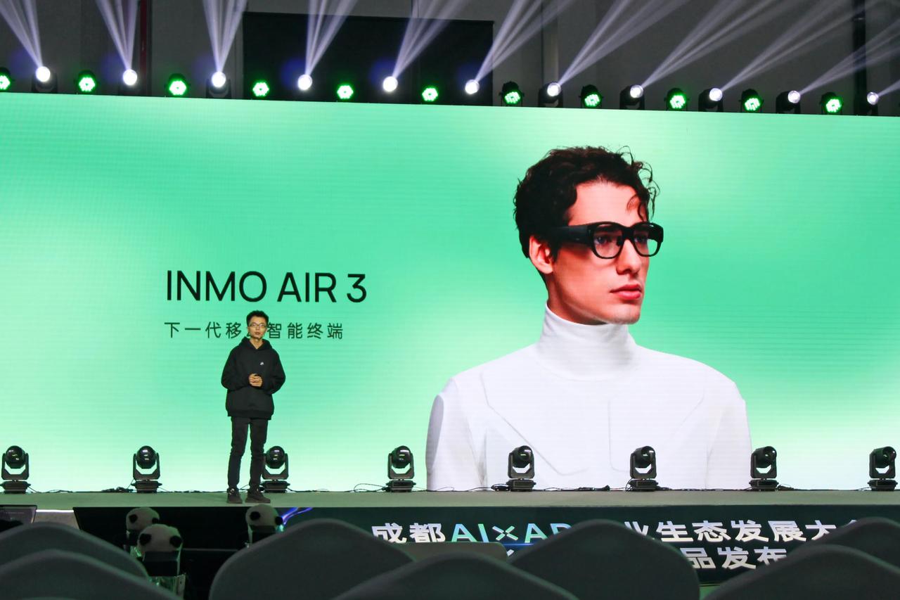 影目INOM  AIR系列定位于娱乐终端，让AR眼镜兼具全彩显示性能又保持了普通